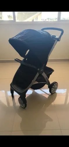 Carrinho CHICCO BRAVO TRAVEL SYSTEM 3 em 1(carrinho, bebê conforto e base)