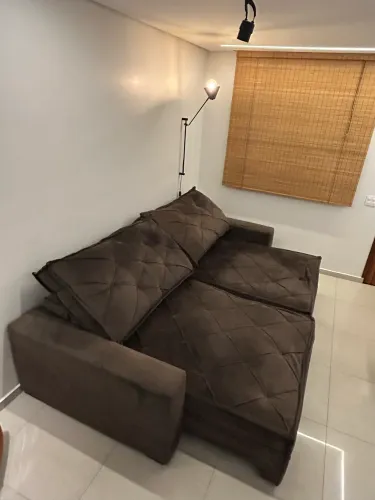 Sofá suede retrátil