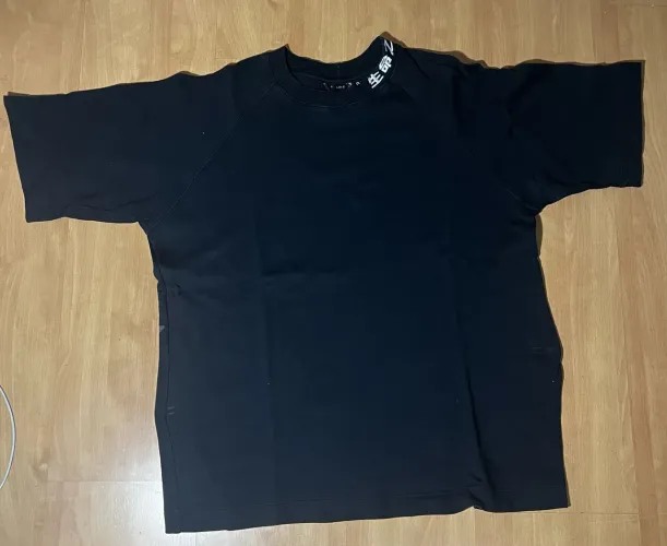 Camiseta Preta SHUI