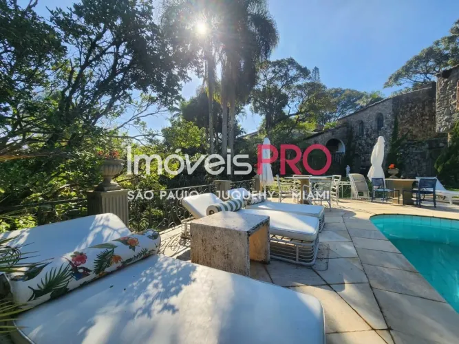 Casa com amplo jardim para locação no jardim Guedala proxima a praca Vinicius de Moraes co
