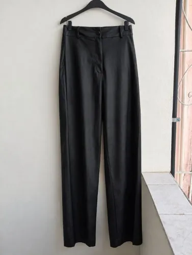 Calça de couro preta