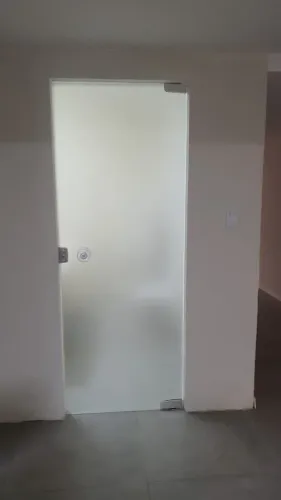 Porta vidro 2,05x 0,77 Temperado jateado completa