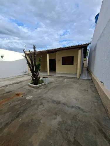 Casa para Aluguel no Bairro Tiradentes (Juazeiro do Norte) 2 Quartos, 1 Suíte, Quintal e