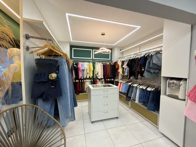 Loja de roupas a venda