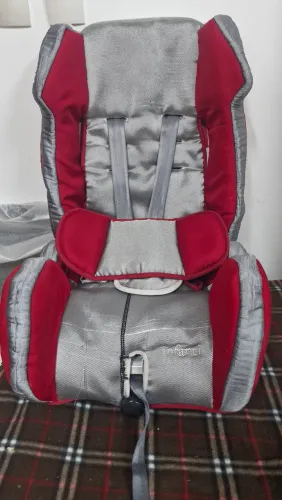 Cadeirinha de carro infantil suporta até 36 kg, marca Infanti