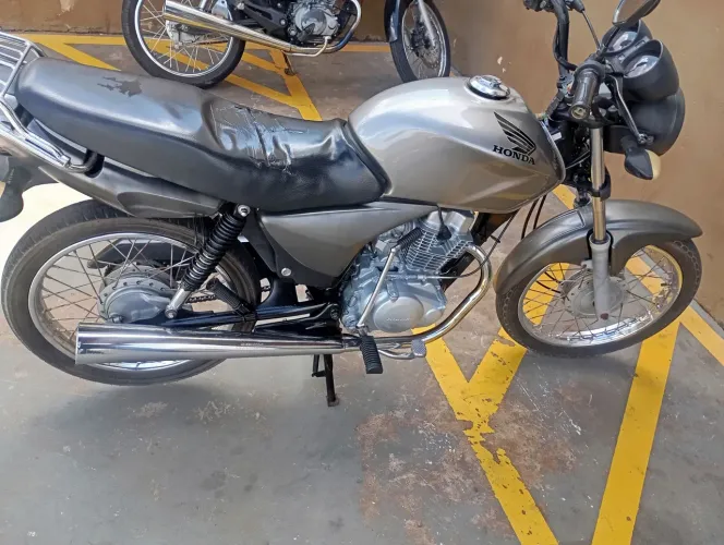 Titan 150 ES