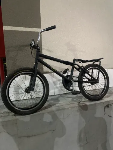 ? Bicicleta aro 20 preta à venda! Ótimo estado. Chame no privado!