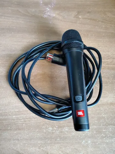 Microfone JBL com fio P10
