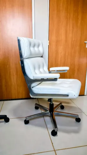 Cadeira executiva Eames Time-Life