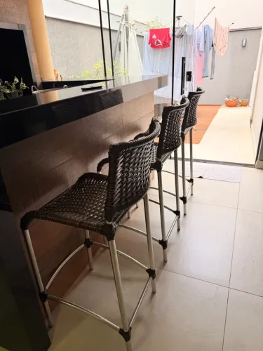 Cadeiras e banquetas
