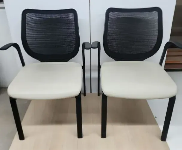 Duas cadeiras marca Ricco Pouco uso retirada piquiri
