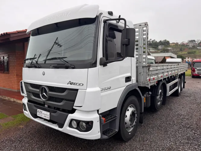 Atego 3030 ano 2019 carroceria