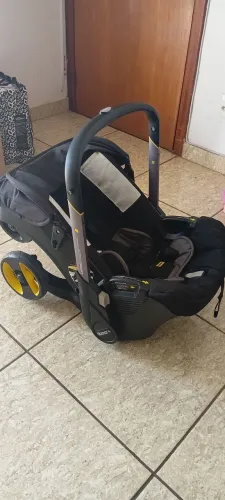 Carrinho e bebê conforto