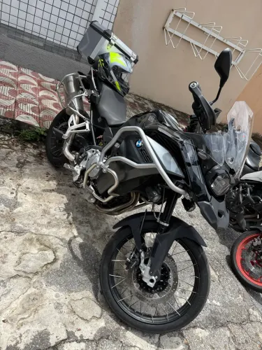 BMW TRIPLE BLACK ADVENTURE. Aceito troca: preferência por PCX.  Revisões  na Euroville.