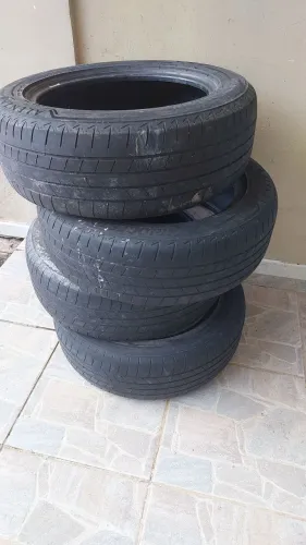 Pneu R17 215/60 ( 4 por R$500,00)