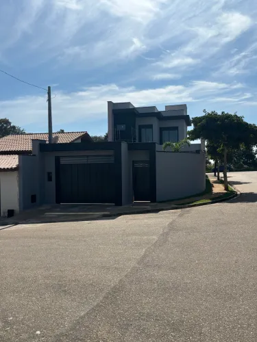 CASA A VENDA OU LOCAÇÃO