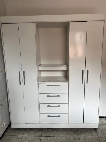 Guarda roupa 4 portas