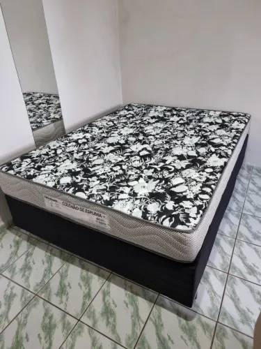 Cama casal completa, Base e colchão Ortobom (NOVA).