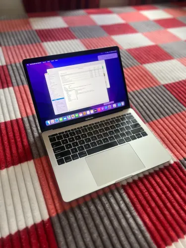 MacBook Pro 13 I5 8GB 256GB