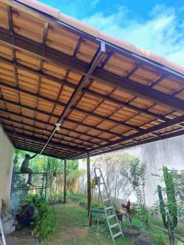 Telhado colonial na estrutura metálica 
