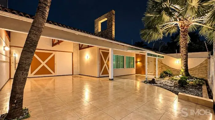 Casa de alto padrão à venda na Zona Oeste de Londrina - 257m² 3 quartos com piscina aqueci
