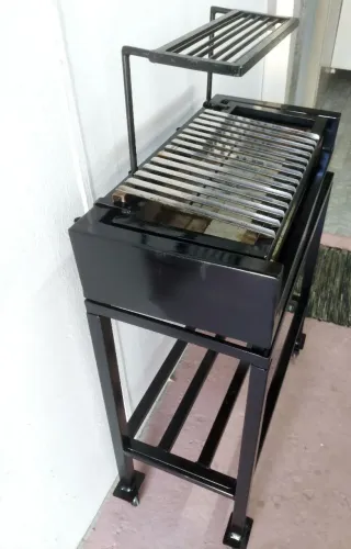 Churrasqueira tipo parrila