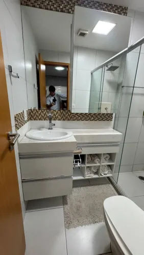 Bancada de banheiro completa com móveis