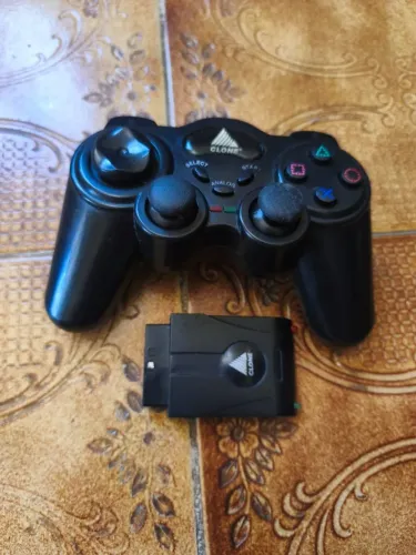 Joysticks diversos.