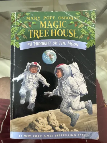 Magic on The Moon - Magic Tree House