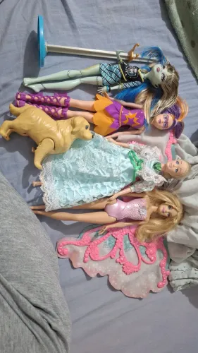 Lote de barbie e monster high