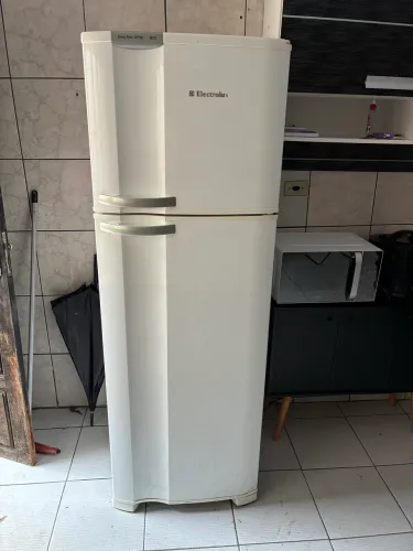 Geladeira df38 eletrolux