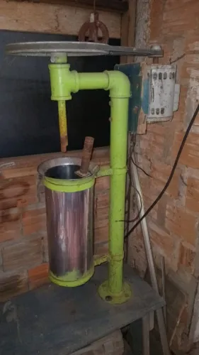 Batedeira de açaí, e freezer