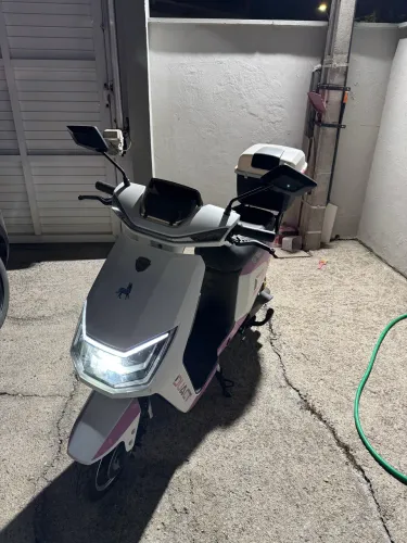 Scooter elétrica Duact Maxus Branca/rosa