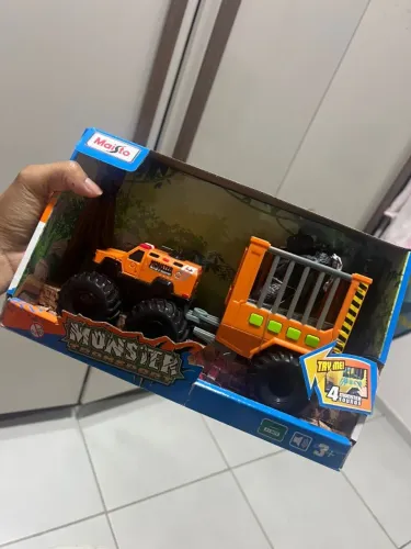 MONSTER TRANSPORT BLINDADO MONSTER TRUCK COM GORILA 8,25" CARRO 4X4 MAISTO NOVO