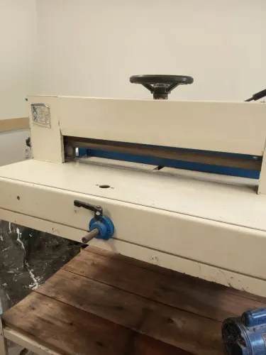 Guilhotina de Papel semi industrial com mesa 