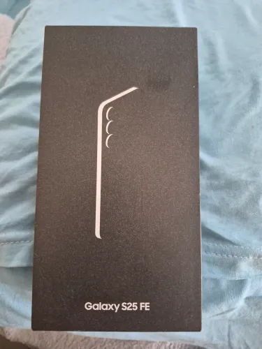 Vendo un s25 Fe semi novo com caixa e carregador