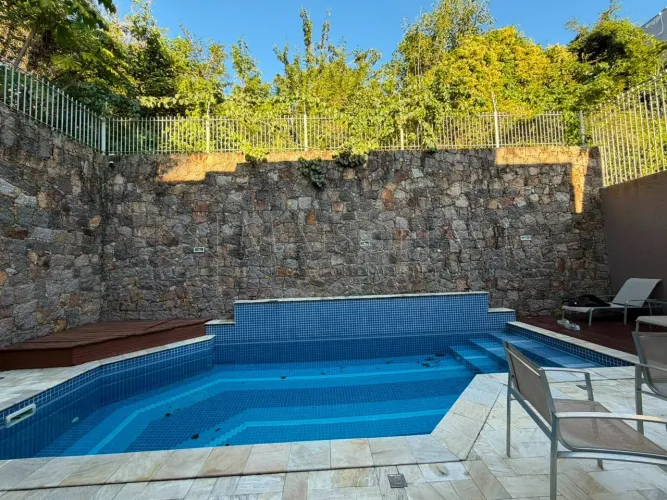 Casa de Alto Padrão no Córrego Grande 431 m² Construídos 3 Suítes