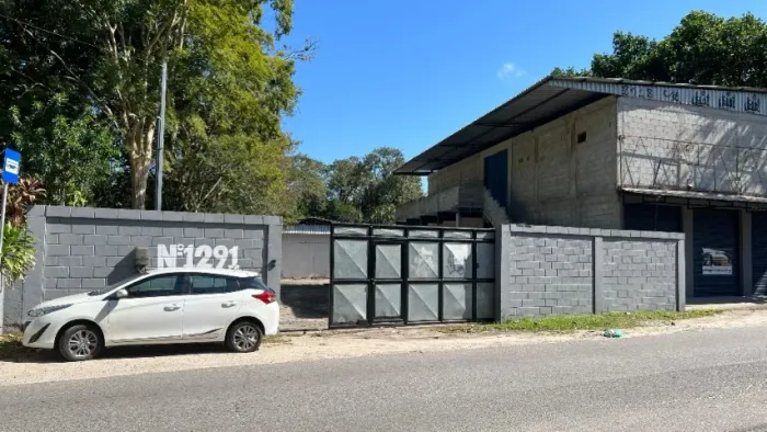 Aluga-se Galpão com Loja em Barra de Guaratiba 