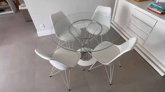 Mesa de Jantar + 4 cadeiras Eames (Tok&Stok)