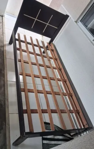 Cama de solteiro.