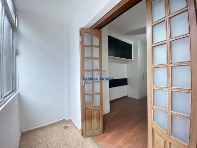 Apartamento a venda com 2 quartos sacada Gonzaga Santos/SP