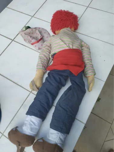 Boneca morango gigante
