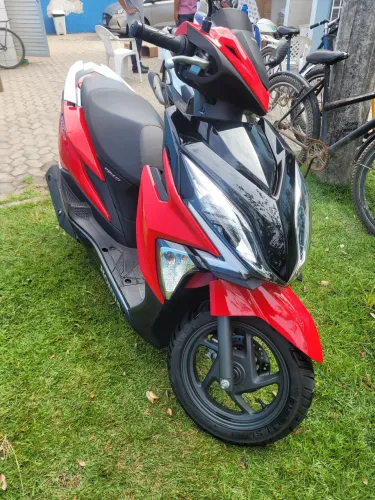 Moto elite 125 , com 4.300 rodada, nunca caiu, única dona, sem multa, documentos ok, quita