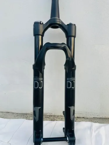 Suspensão Marzocchi Bomber DJ - aro 26 - 2024 - impecável. Apenas 2 dias de uso. Dirt Jump