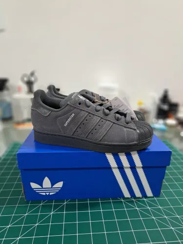 Tênis Adidas superstar II Tam:37