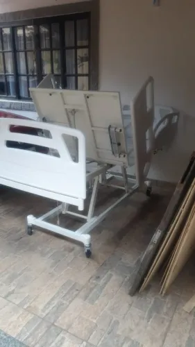 Cama hospitalar trendelenburg luxo 10 meses de uso