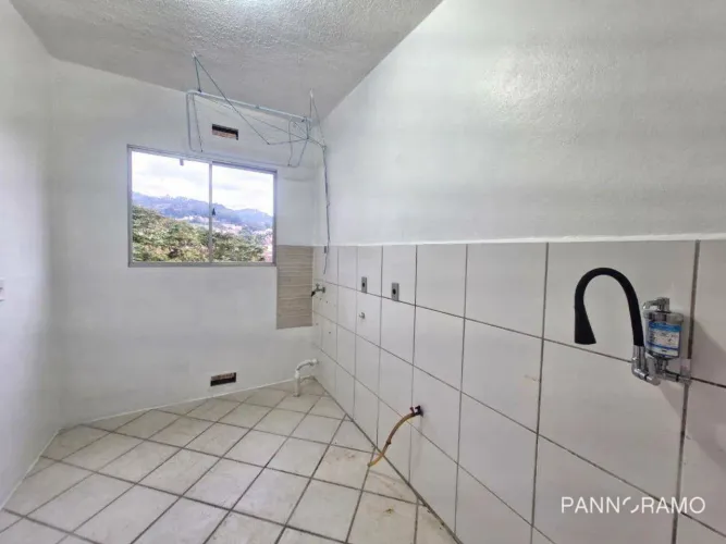 Apartamento com 2 dormitórios para alugar, 47 m² por R$ 1.897/mês - Água Verde - Blumenau/