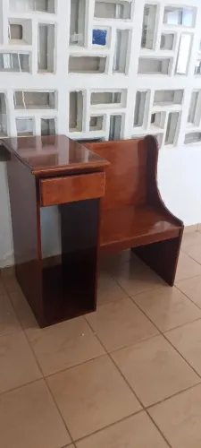mobília madeira 