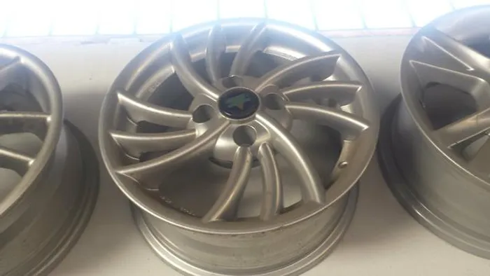 Roda aro 14 stylin Prata Chevrolet Celta 4X100 jogo Novo retro exclusiva 
