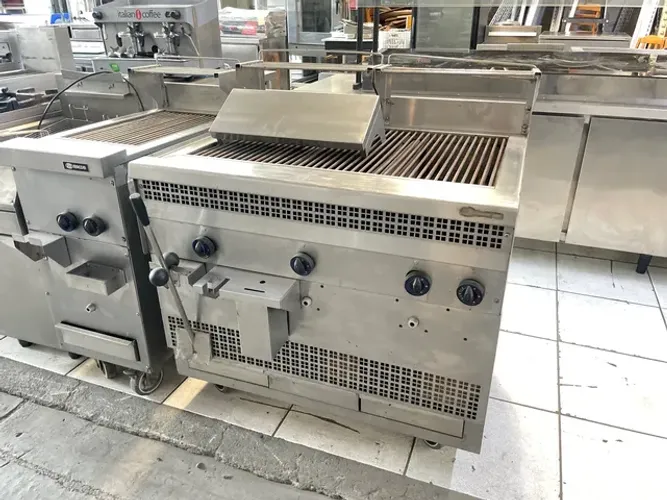 Charbroiler profissional Macom 